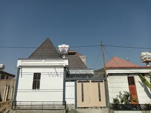 5bdrm House in Dukam, East Shewa for sale