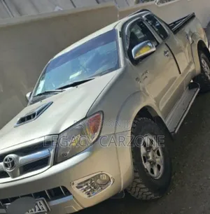 Toyota Hilux 2007 Yellow