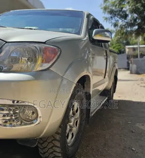 Toyota Hilux 2007 Yellow