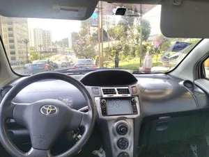 Toyota Yaris 2010 Silver