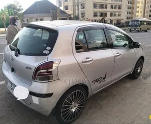 Toyota Yaris 2010 Silver