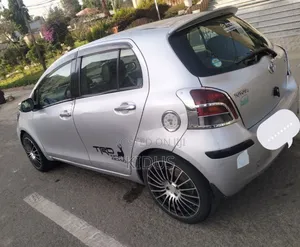 Toyota Yaris 2010 Silver