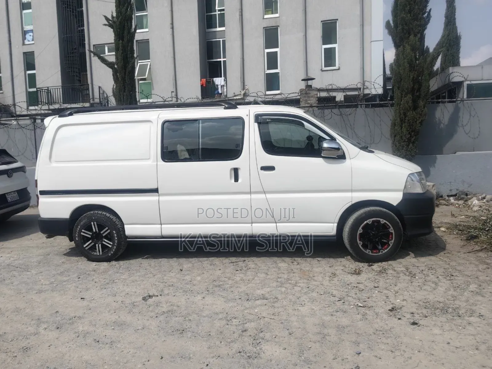 Toyota HiAce 2011 White