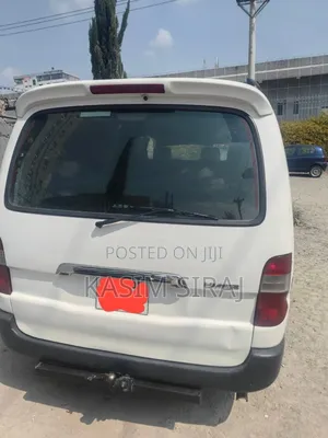 Toyota HiAce 2011 White