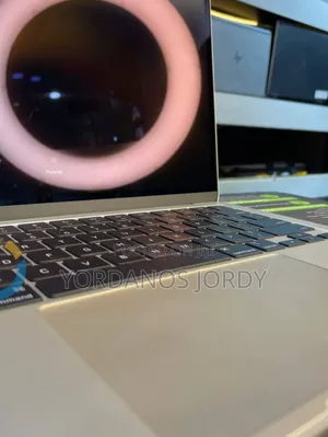 New Laptop Apple MacBook Air 2024 M3 13-Inch 8GB Apple M3 SSD 256GB