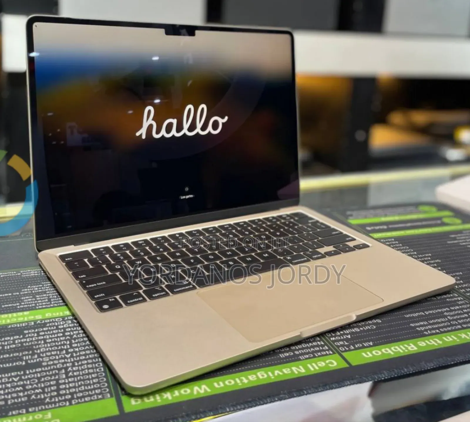 New Laptop Apple MacBook Air 2024 M3 13-Inch 8GB Apple M3 SSD 256GB