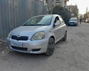 Toyota Vitz 2002 Silver
