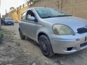 Toyota Vitz 2002 Silver