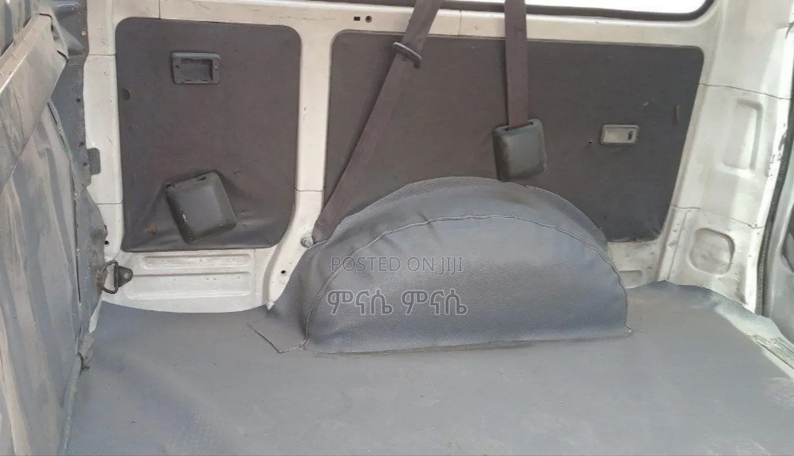 Toyota HiAce 2007 White