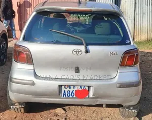 Toyota Vitz 2004 Silver