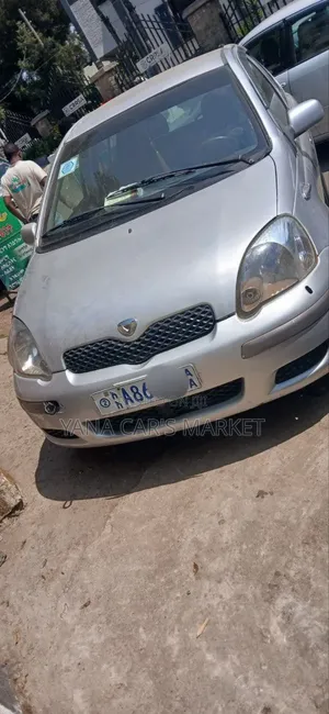 Toyota Vitz 2004 Silver