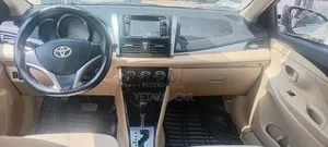 Toyota Yaris 2016 Gold