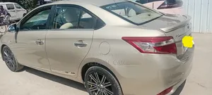 Toyota Yaris 2016 Gold