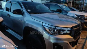 Toyota Hilux 2020 Gray