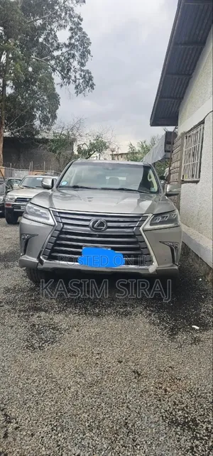 Lexus LX 2017 Silver