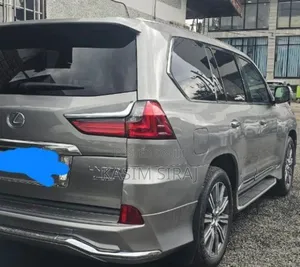 Lexus LX 2017 Silver