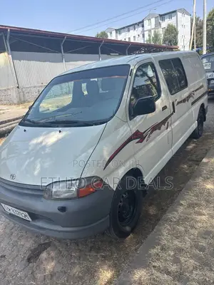 Toyota HiAce 2002 White
