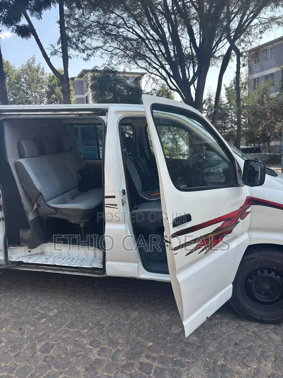 Toyota HiAce 2002 White