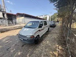 Toyota HiAce 2002 White