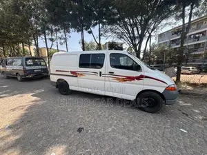 Toyota HiAce 2002 White