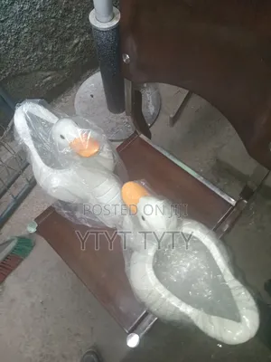 Fiberglass በዳክዬ ቅርፅ የተሰራ የአበባ ማስቀመጫ