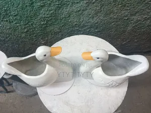 Fiberglass በዳክዬ ቅርፅ የተሰራ የአበባ ማስቀመጫ