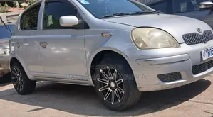 Toyota Vitz 2004 Silver