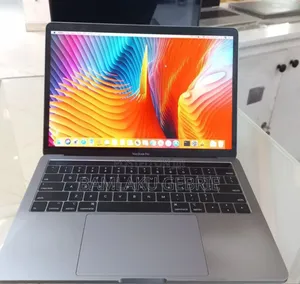 New Laptop Apple MacBook Pro 2018 16GB Intel Core I7 SSD 512GB