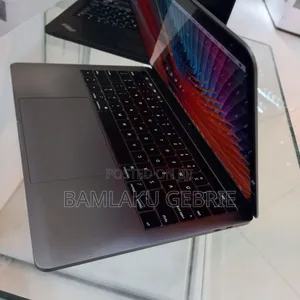 New Laptop Apple MacBook Pro 2018 16GB Intel Core I7 SSD 512GB