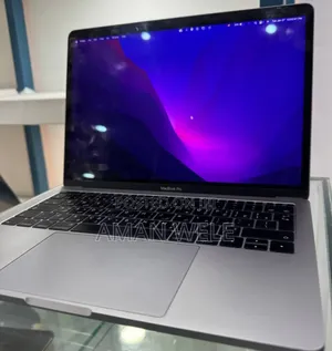 New Laptop Apple MacBook Pro 2017 8GB Intel Core I5 SSD 256GB