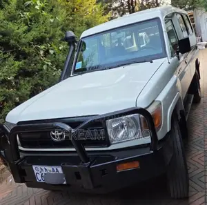 Toyota Land Cruiser 2016 White