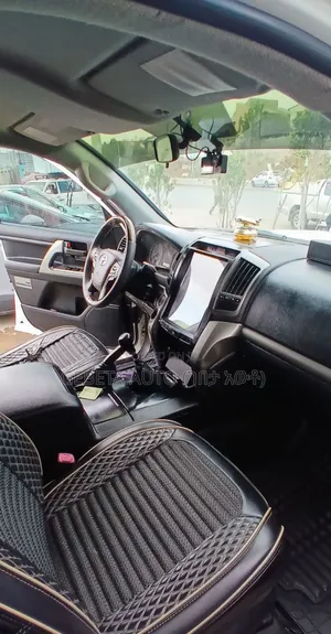 Toyota Land Cruiser 4.6 V8 GX 2012