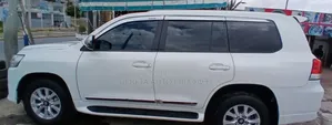 Toyota Land Cruiser 4.6 V8 GX 2012