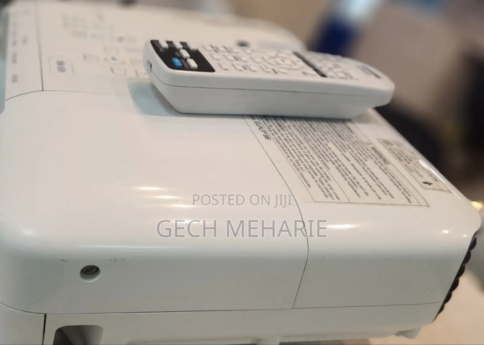 Epson Projector Model Name: Eb-S31 Has : Bag Remote Hardwa