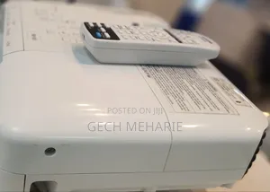 Epson Projector Model Name: Eb-S31 Has : Bag Remote Hardwa