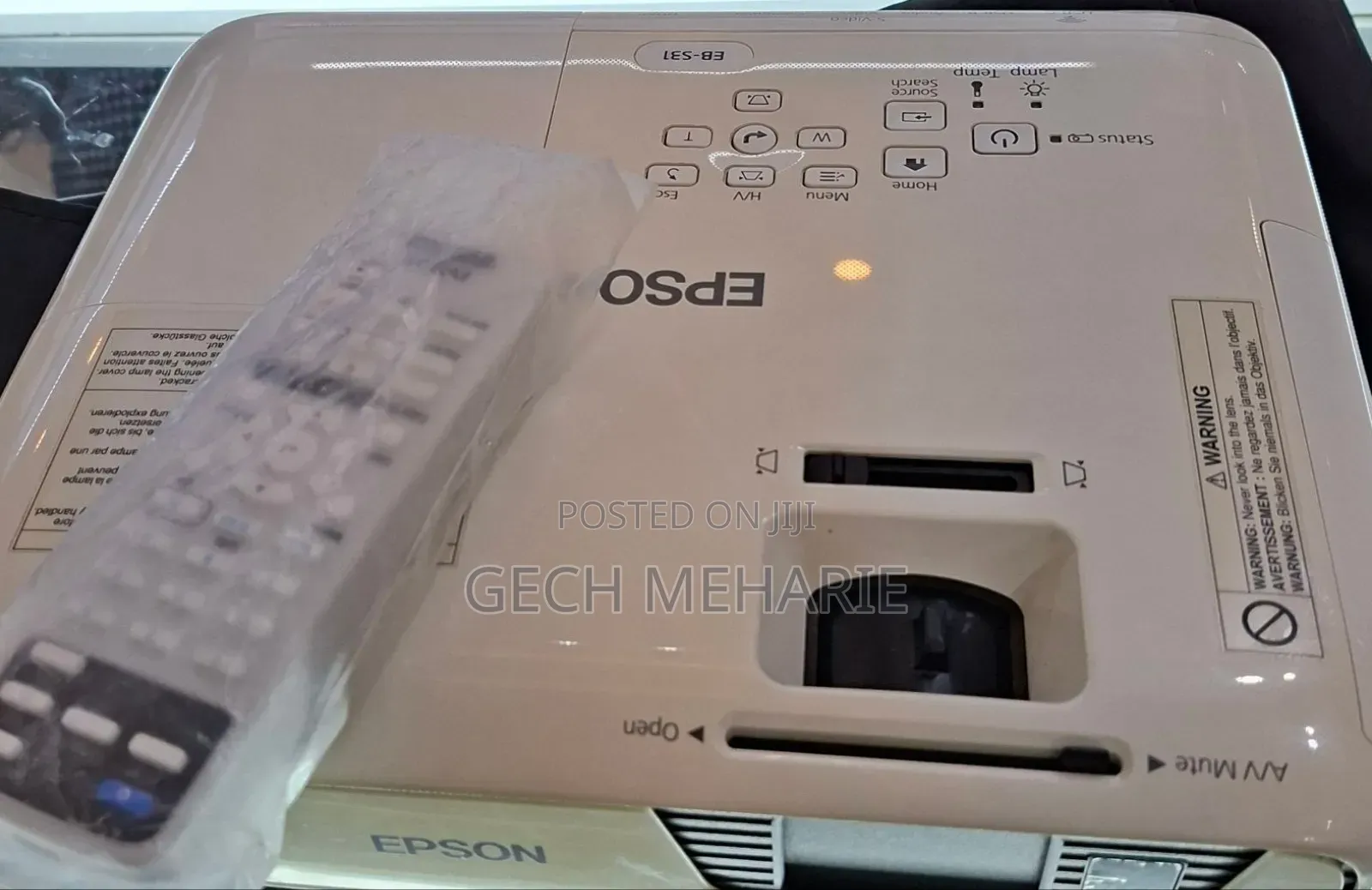 Epson Projector Model Name: Eb-S31 Has : Bag Remote Hardwa