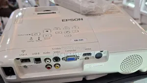 Epson Projector Model Name: Eb-S31 Has : Bag Remote Hardwa