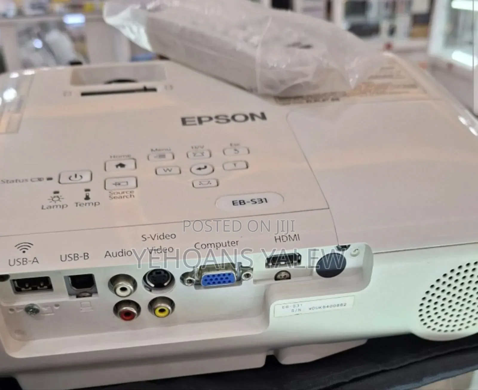 Fepson Projector Model Name: Eb-S31 Has : Bag Remote Hardware
