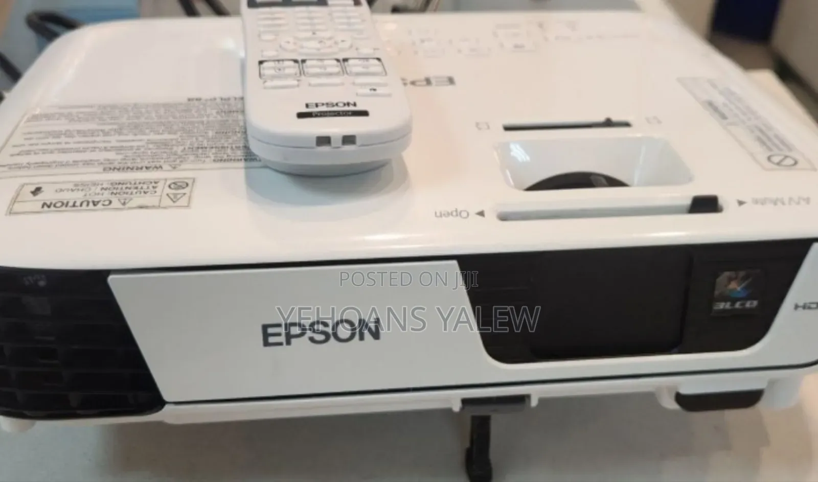 Fepson Projector Model Name: Eb-S31 Has : Bag Remote Hardware