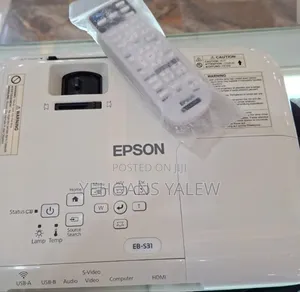 Fepson Projector Model Name: Eb-S31 Has : Bag Remote Hardware