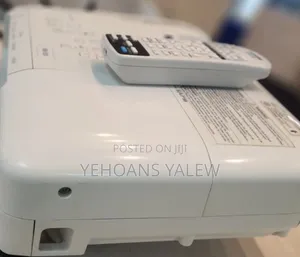 Fepson Projector Model Name: Eb-S31 Has : Bag Remote Hardware