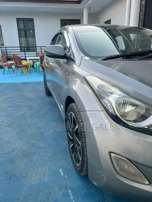 Hyundai Avante 2012 Silver