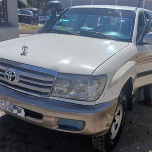 Toyota Land Cruiser 2005 Off white