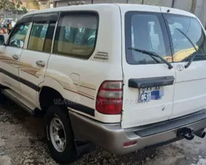 Toyota Land Cruiser 2005 Off white