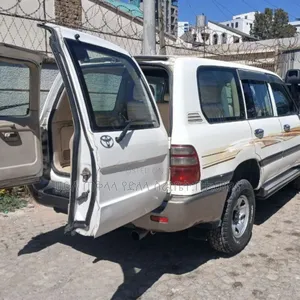 Toyota Land Cruiser 2005 Off white