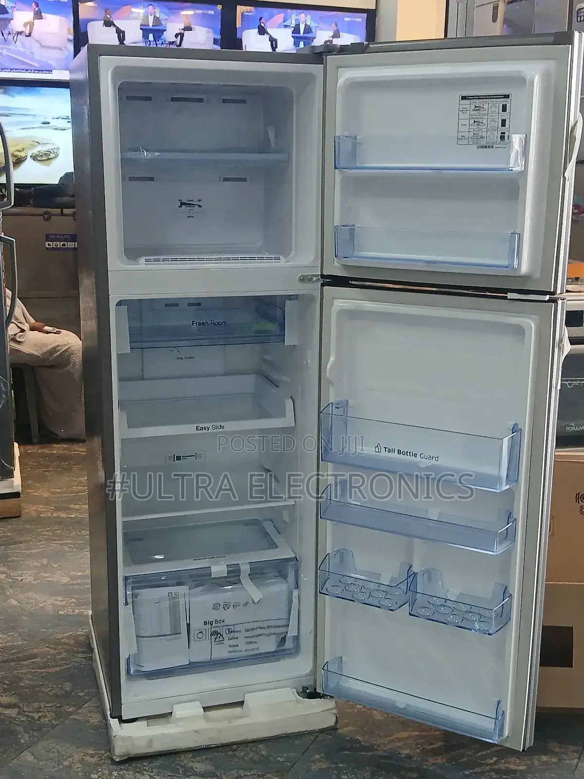 Samsung Top-Mount Freezer Refrigerator in a Silver