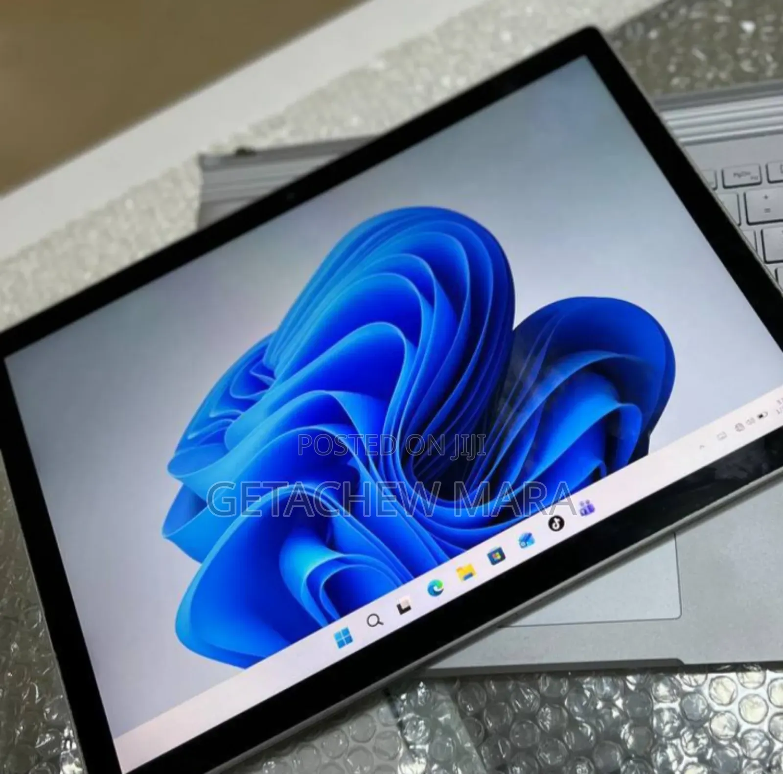 New Laptop Microsoft Surface 16GB Intel Core I7 SSD 256GB