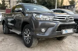Toyota Hilux 2017 Gray