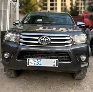 Toyota Hilux 2017 Gray