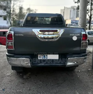 Toyota Hilux 2017 Gray